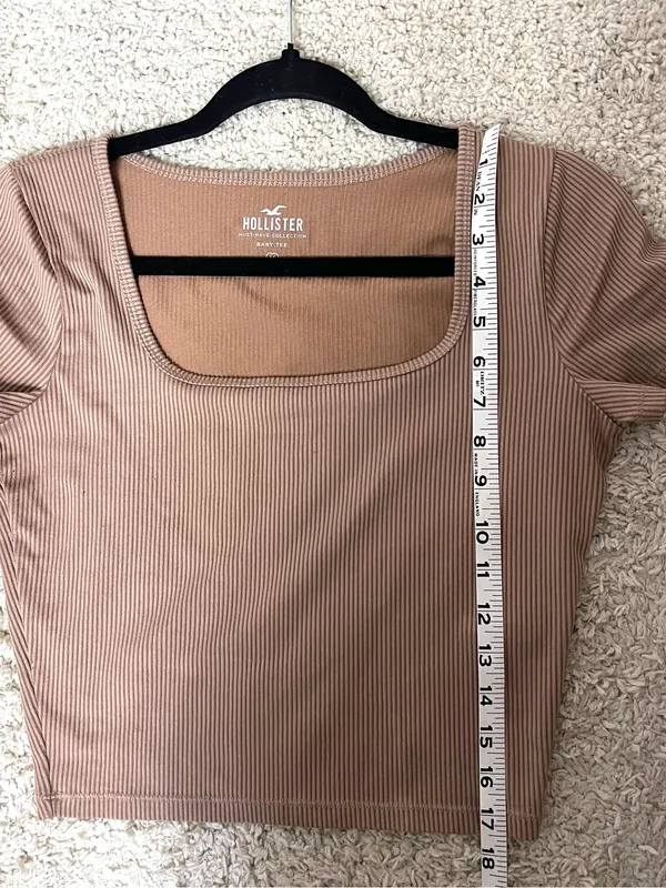 Hollister Ribbed Scoop Neck Crop Top in Camel Brown - Image 4