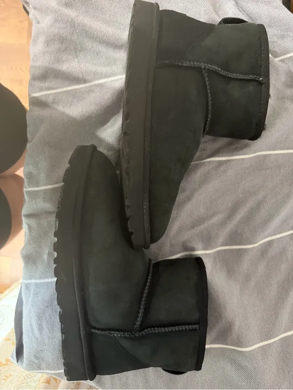 UGG wmns sz 8 classic mini ii - Image 7