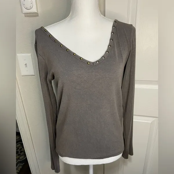 POL Studded Long Sleeve Vneck Ribbed Blouse Size Large - Image 3