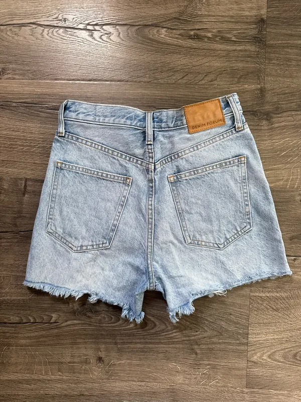 Aritzia Denim Forum Jean Shorts “the Joni loose short” - Image 3