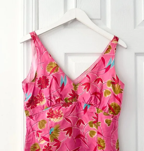Tahari Bright Pink Floral Silk V Shift Dress Ruffle Trim Vintage Y2K Girly 8 - Image 2