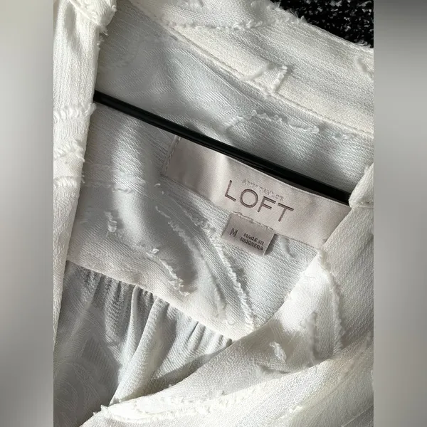 Elegant LOFT blouse🌷🌷 - Image 10