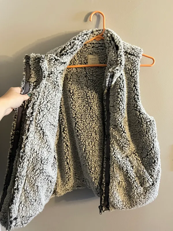 Faux Fur Zip-up Vest - Image 4
