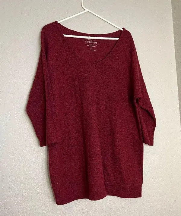 TORRID WOMEN'S RED 3/4 SLEEVE V-NECK SUPER SOFT PLUSH PULLOVER PLUS 2 2x - Image 4