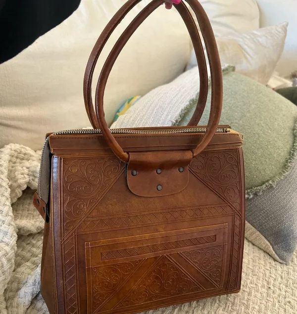 Brown leather embroidered purse - Image 4