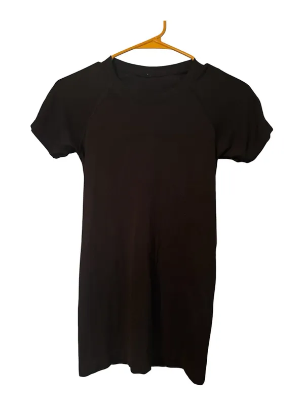 Lululemon Swiftly Tech Short Sleeve 2.0 Tee Black Size 4 EUC - Image 2