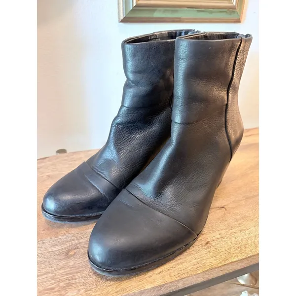 GRAY Sandy Black Leather Cap Toe Ankle Boots Back Zip Block Heel Minimalist 8.5M - Image 2