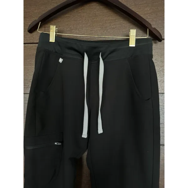 Figs Women's Zamora Jogger Scrub Pants Black EUC SIZE Medium - Image 4