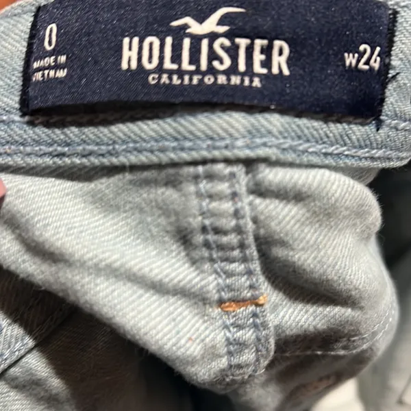 Hollister light blue high rise mom jean - Image 6