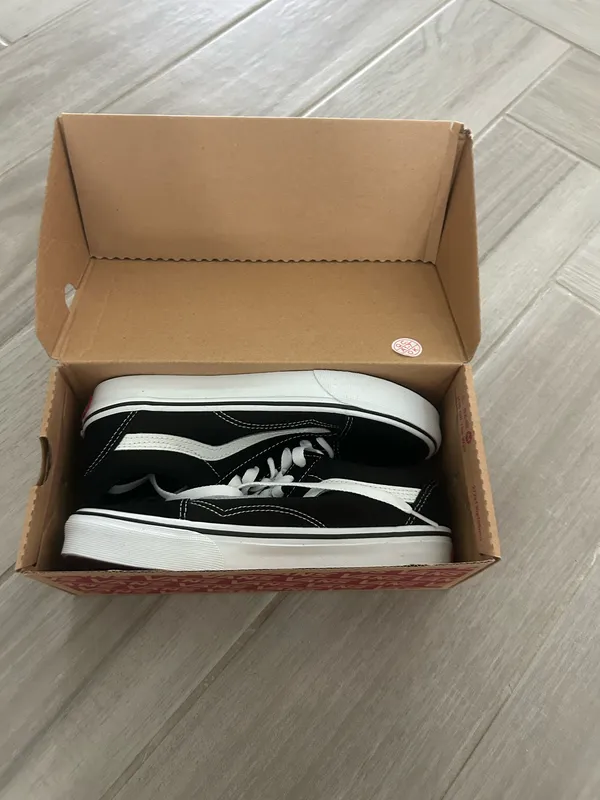 Black and white vans - Image 13