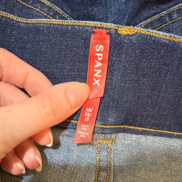 SPANX Pull-On Flare Jeans in Midnight Shade Medium Wash Size 3X Stretchy Denim - Image 4