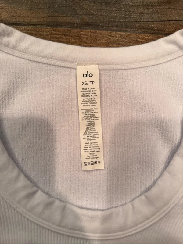 ALO Yoga Women’s White Ribbed Long Sleeve Crop Top - Image 4
