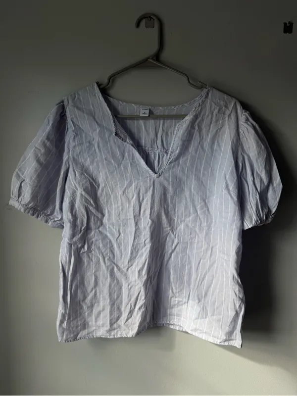 Old Navy Nautical Light Blue & White Striped V Neck Top Puffy Sleeve Size M - Image 2