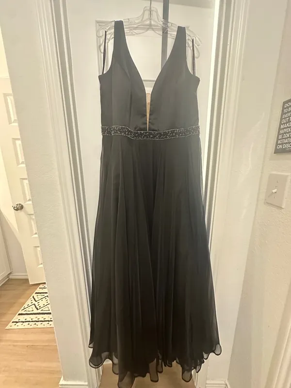 Sherri Hill Black Evening Gown with Embellished Waist - Image 15