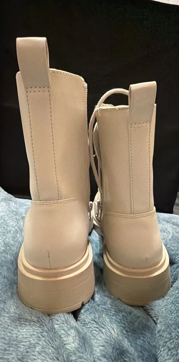 No Boundaries Women's Beige Platform Combat Boots Size 9 - Image 5