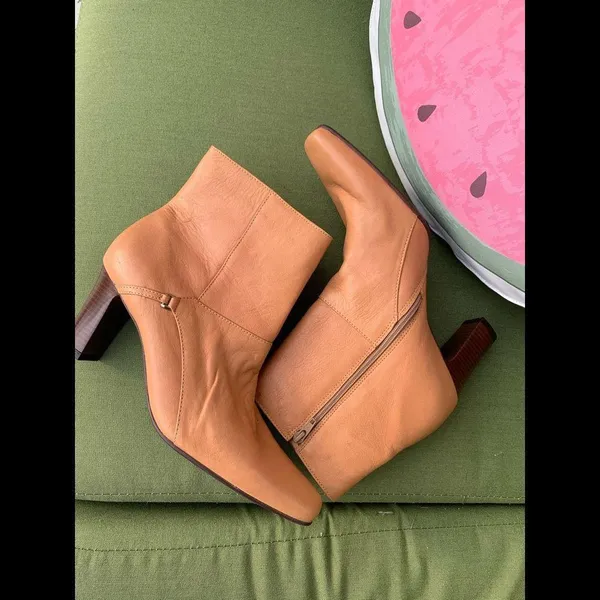 Boots Tan Size 6.5 - Image 2