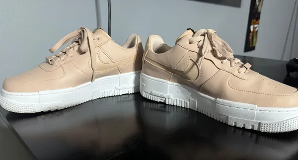 Nike shoes - Image 2