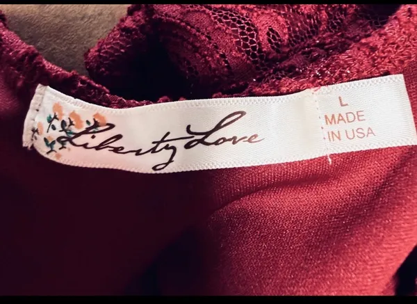 Beautiful Liberty Love Maroon Dress Size Large - Image 4