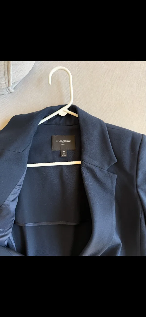 Banana Republic Blazer Women’s Navy - Image 2