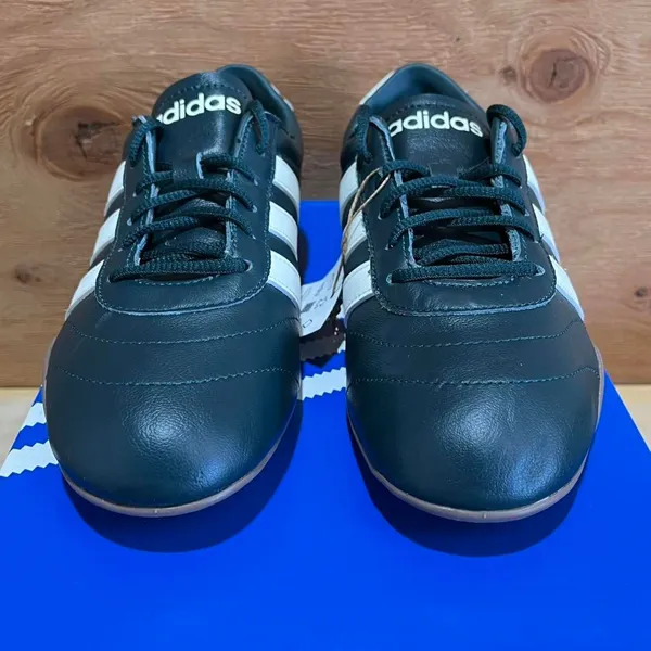 Adidas Women's Black and Navy Trainers - Image 6