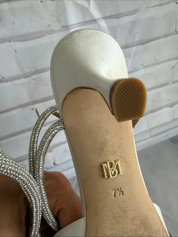 Badgley Mischka Ivory Pointed Toe Slingback Heels with Rhinestone Ankle Straps - Image 11