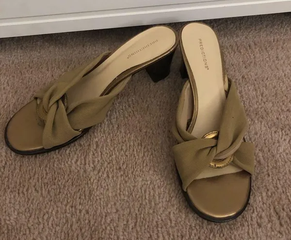 Predictions Beige Block Heels - Image 3