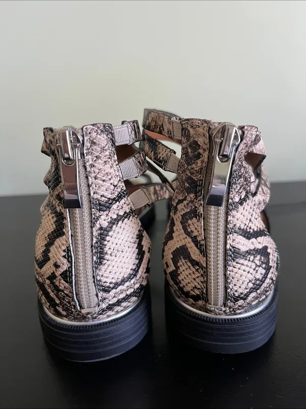 Franco Sarto Gaetana flat gladiator sandals in a natural snake print leather - Image 5