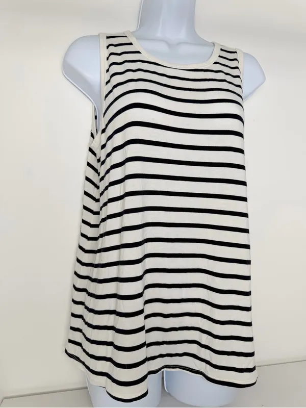 Old Navy Navy and White Striped Tee - Image 3