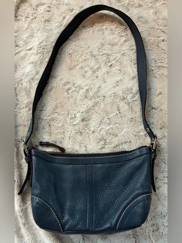 Vintage Coach Chelsea Navy Pebbled Leather East/West Duffle Baguette 14700 - Image 9