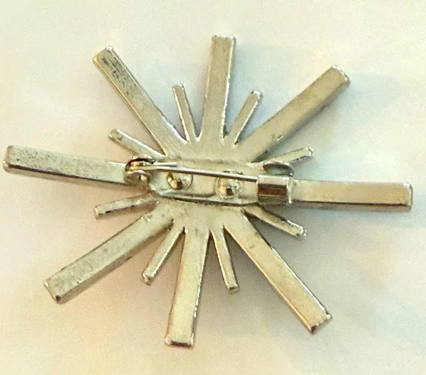 Elegant Silver Starburst Brooch - Image 2