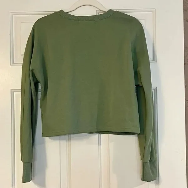 Zesica Women’s Green Cropped Sweatshirt Medium - Image 2