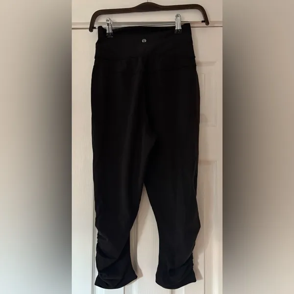 Lululemon‎ Black Size 4 Cross Waist Sweatpants Cropped EUC - Image 2