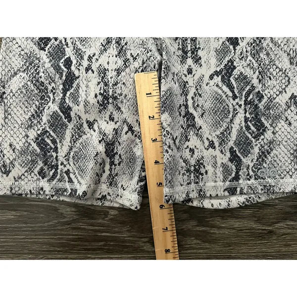 Alo Yoga snakeskin vapor biker shorts - Image 2
