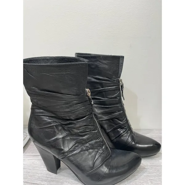 Earthies Montera Black‎ Leather Ruched Front Zip Ankle Boots Womens 7B Booties - Image 2