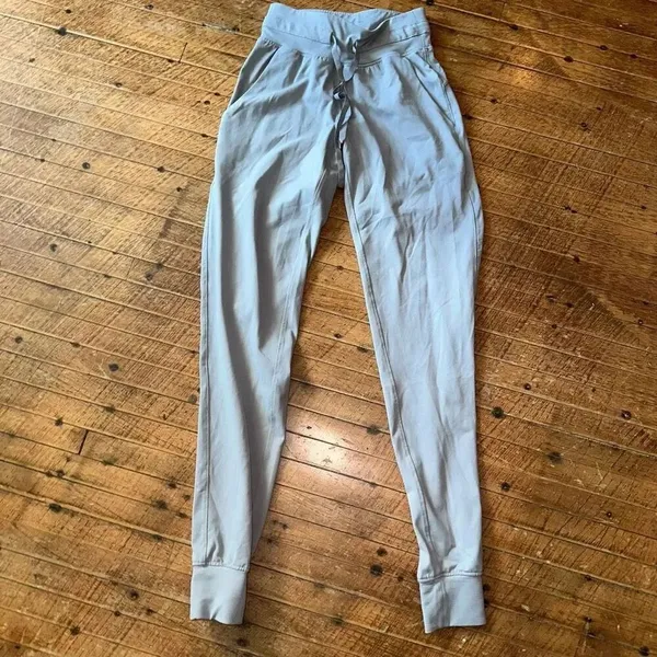 Zyia Ascend light gray XS athletic weekender joggers - Image 2