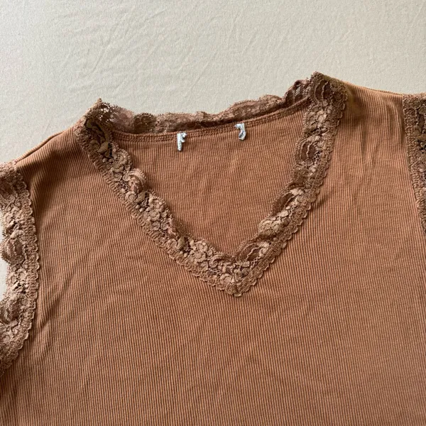 Vintage Dressbarn Ribbed Lace Trim V-Neck Tank - Image 2