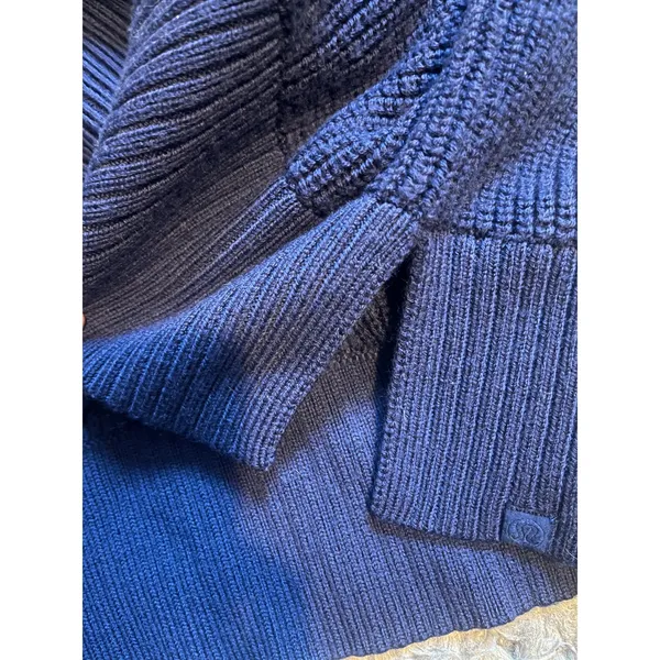 Lululemon merino wool blue v neck sweater size xl/xxl - Image 4