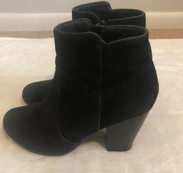 Lulu’s Aubrey Black Suede Ankle Booties - Image 5