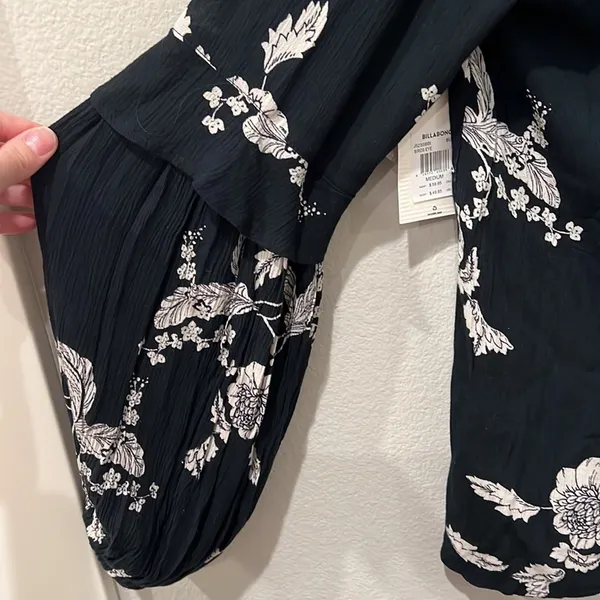 NWT Billibong Floral Tie Neck Blouse | Medium - Image 8