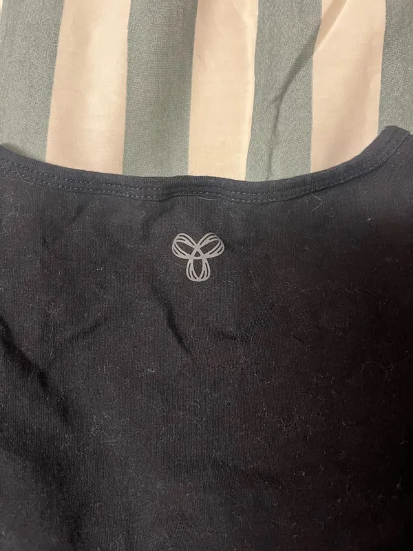 Aritzia TNA Black Cropped Tee - Image 3