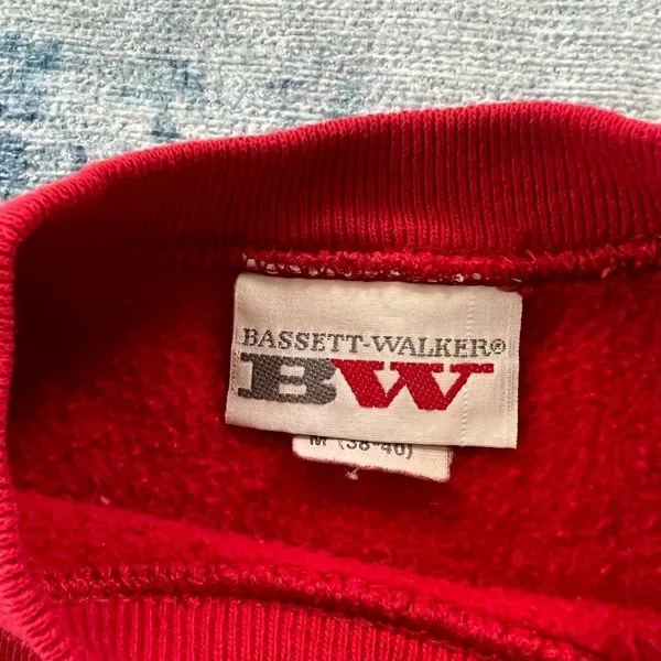 Bassett Walker Red Vintage Christmas Tree Sweatshirt Medium - Image 4