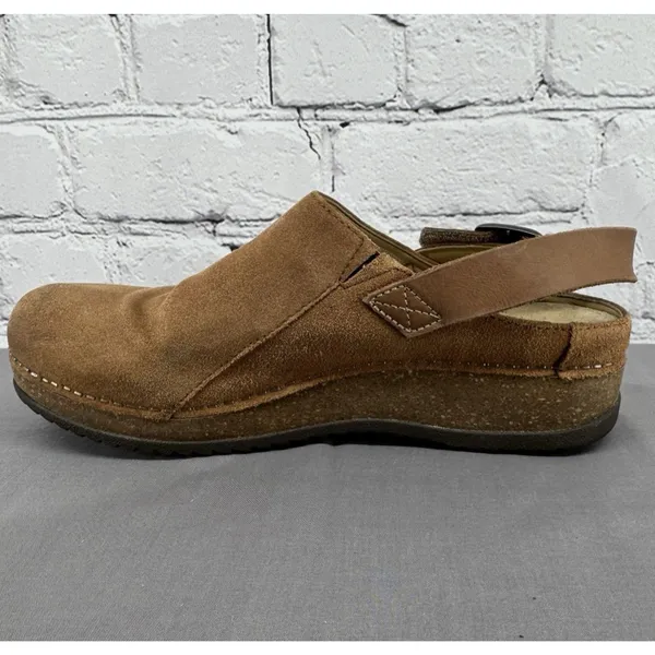 Dansko Merrin Clogs Size 39 US 8.5 Tan Suede Heel Strap Cork Midsole - Image 10