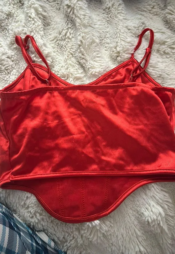 red crop top - Image 2
