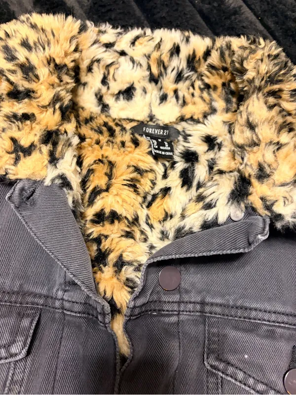 Forever 21 Gray Denim Jacket with Yellow Leopard Faux Fur Lining - Image 3