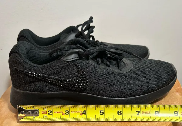 Women's shoes.Nike brand. Size 8.$40. - Image 7