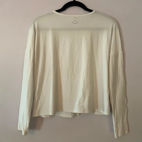 Beyond Yoga White Cropped Long Sleeve Shirt Athletic Loungewear Women size Small - Image 5