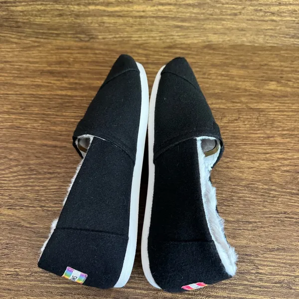 TOMS Alpargata Women’s Pride Rainbow Slip‎ On Loafers Black Size 9 Faux Sherpa - Image 5