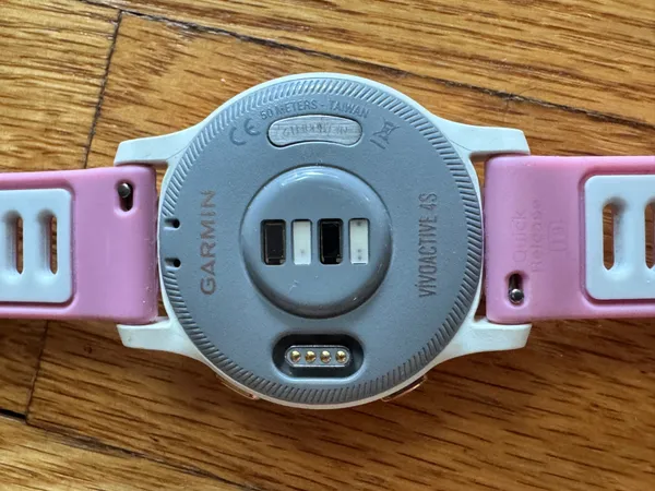 Garmin Vivoactive 4S Rose Gold and Pink Run Band - Image 6