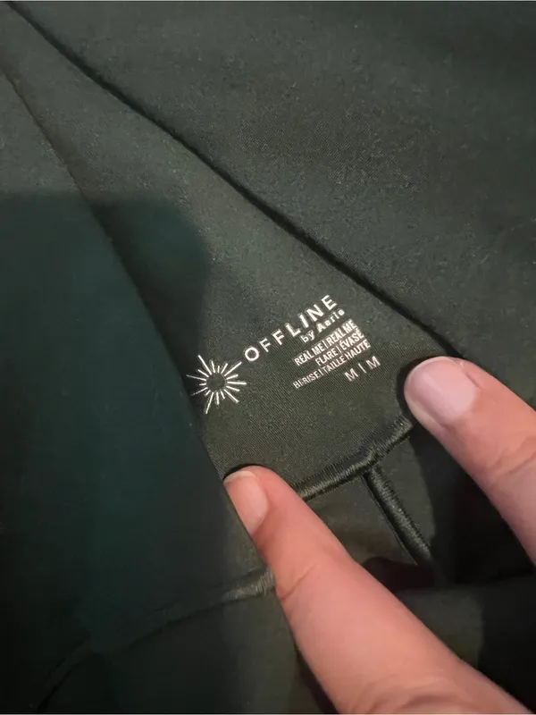 Aerie green crossover flare leggings - Image 10