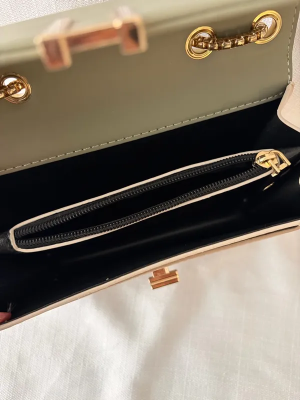 Crossbody Bag Bicolor Olive Beige Gold Chain T-Bar Closure Excellent Cond(B157) - Image 6